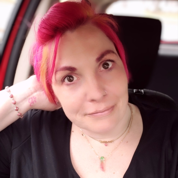 Meet your Posher, Emily - Picture 4 of 4